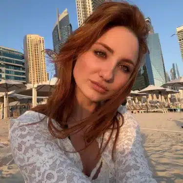 Nata OnlyFans Suomi – aistillinen punahiuksinen aidolla charmilla